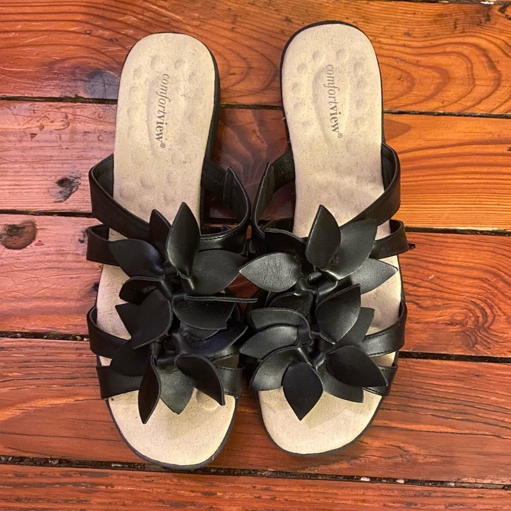 comfortview Black Floral Slip-On Sandals - Picture 4 of 9